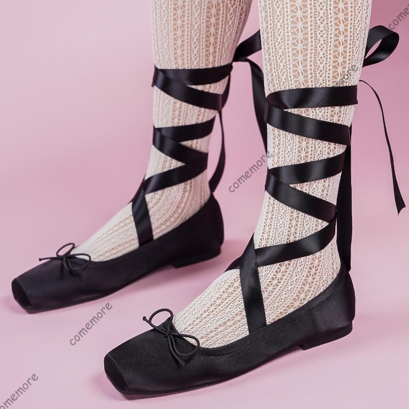 Satin Bow Tie - Damen-Ballerinas mit Satinband und Krawatte, quadratische