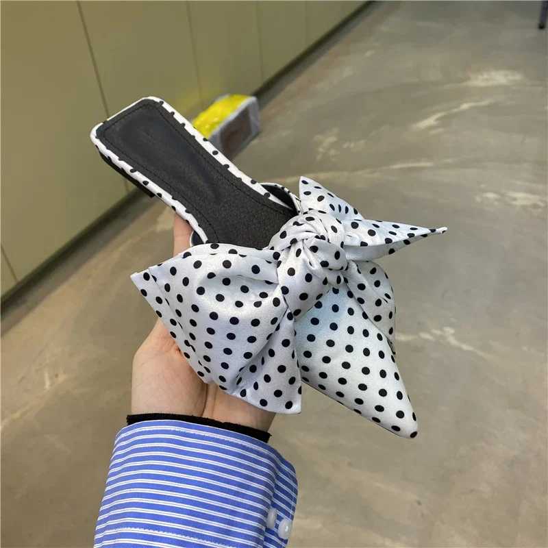 Damen-Sandalen mit Übergroßer  – Satin Bow Tie Bewertung und Preis
